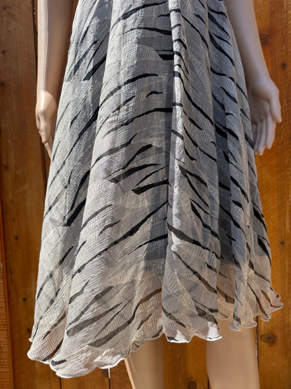 ECI New York Halter Neck Black & White Dress with Silver & Gold Threading - 4 - Picture 13 of 16